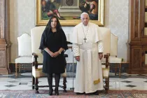 El Papa Francisco recibe a la presidente de Perú, Dina Boluarte, el 14 de octubre de 2023.