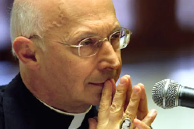Laicidad no implica excluir símbolos religiosos como el crucifijo, dice Cardenal Bagnasco