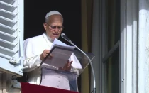 El Papa León XIV durante el rezo del Ángelus