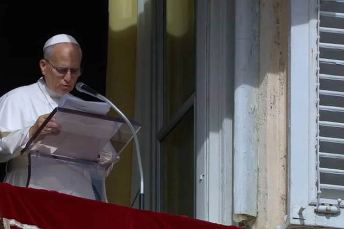 El Papa reza el ángelus