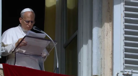 El Papa reza el ángelus