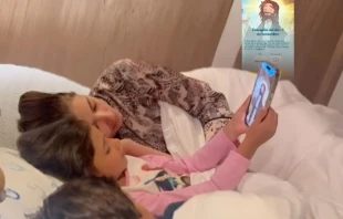 Las familias interesadas pueden unirse descargando Theo App desde la App Store o Google Play. Crédito: App Theo