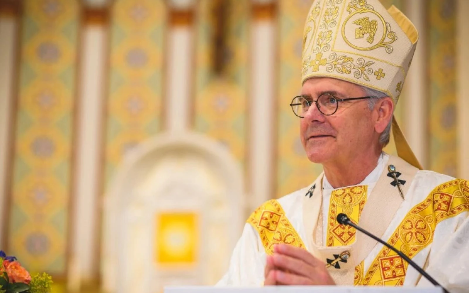 Mons. Paul S. Coakley predica durante una Misa en la Catedral de Oklahoma City en 2021.?w=200&h=150