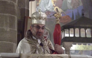 El Ordinario para los católicos armenios de Europa Oriental, Arcipreste Kevork Noradounguian. Crédito: Captura YouTube Porta di Mare.