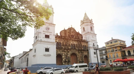 Catedral en el Casco Antiguo de la Ciudad de Panamá, julio de 2015.