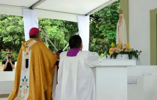 Arzobispo consagra la réplica de la Capilla de las Apariciones de la Virgen de Fátima en Panamá, el sábado 15 de noviembre en el barrio de Clayton. Crédito: Oficina de Comunicación y Prensa de la Arquidiócesis de Panamá.