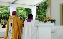 Arzobispo consagra la réplica de la Capilla de las Apariciones de la Virgen de Fátima en Panamá, el sábado 15 de noviembre en el barrio de Clayton.