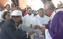 El Arzobispo de Londria le dio la Comunión a un jeque musulmán en la Misa de exequias del Cardenal Agnelo