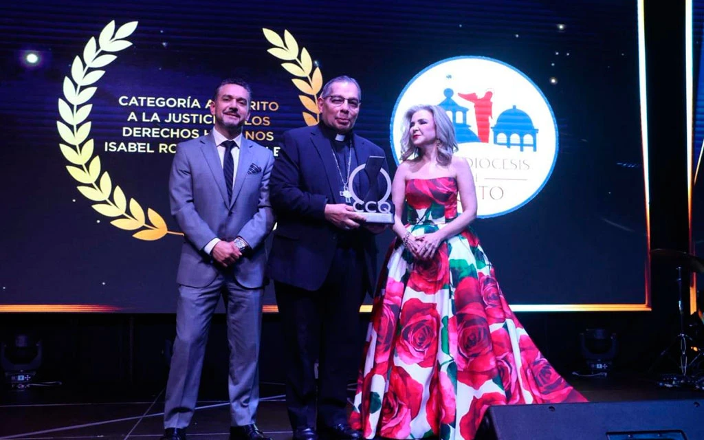 El Arzobispo de Quito recibe un premio en Ecuador.?w=200&h=150