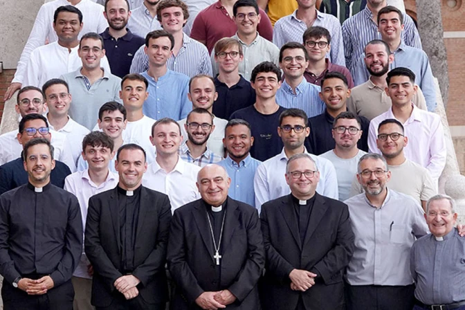 Arzobispo de Valencia con los seminaristas.