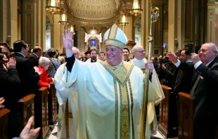 El Arzobispo de Filadelfia, Mons. Nelson Pérez, durante su Misa de investidura en el año 2020. Crédito: Sarah Webb / Arquidiócesis de Filadelfia