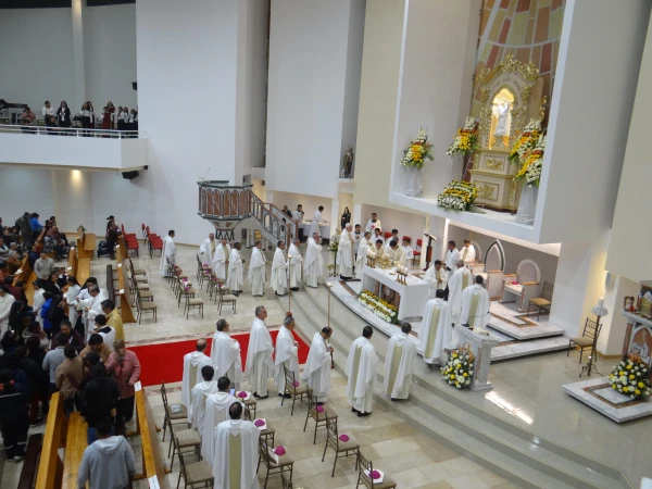 Los obispos de Ecuador en la Misa inaugural de su asamblea en Azogues. Crédito: Conferencia Episcopal Ecuatoriana.