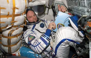 Jeff Williams a bordo del Soyuz TMA-8. Crédito: Wikimedia / Dominio público. 