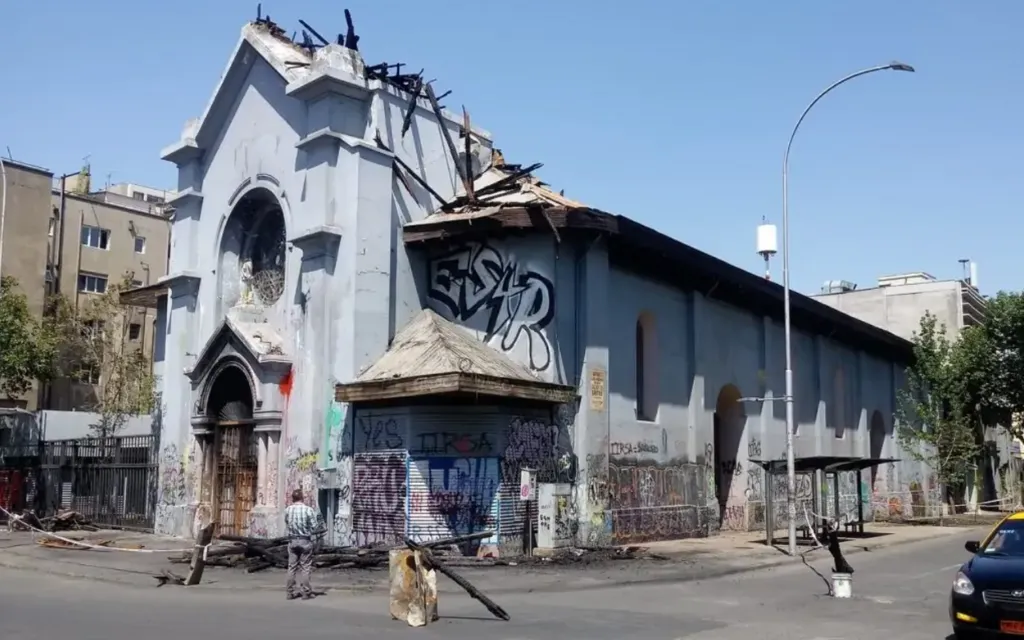 Iglesia de la Asunción en Santiago de Chile luego de los actos de vandalismo?w=200&h=150