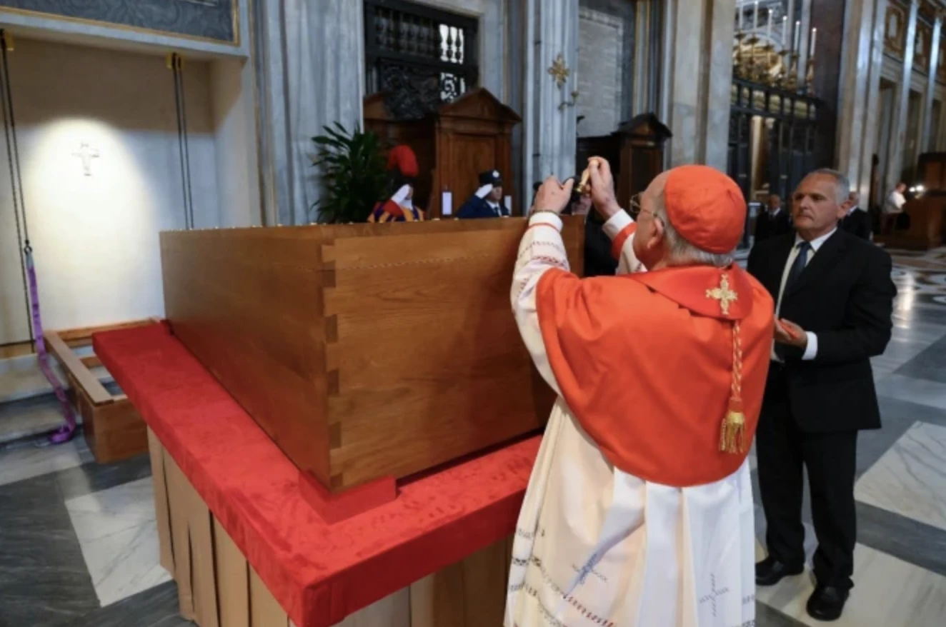 El ataúd del Papa Francisco en Santa María la Mayor. Crédito: Vatican Media.