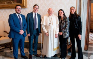 Imagen de la audiencia privada del Papa Francisco con miembros de Mundo Cristiano Crédito: Vatican Media