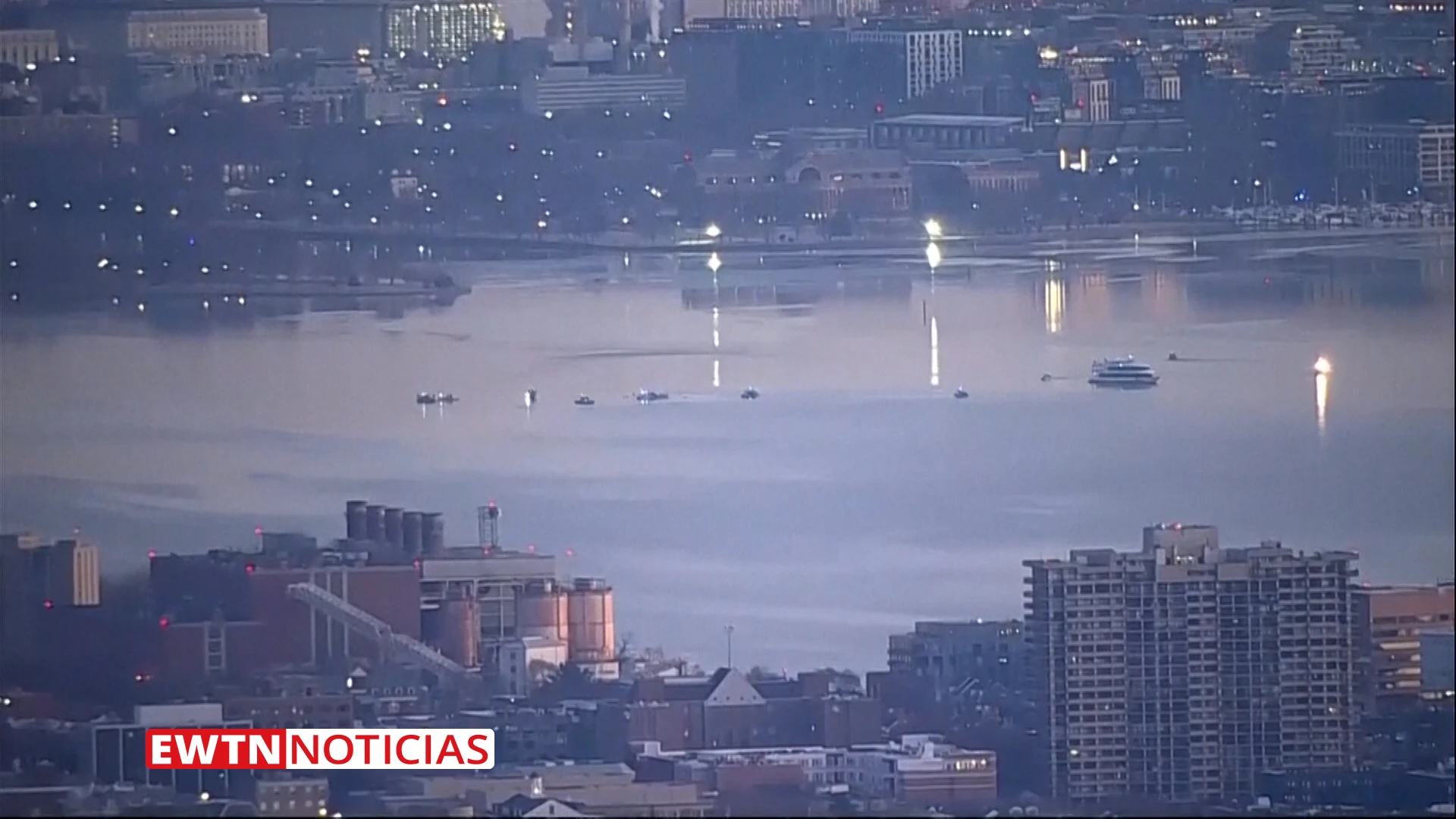 Algunos restos del accidente en el que colisionaron un avión y un helicóptero en el río Potomac en Washington D.C.?w=200&h=150