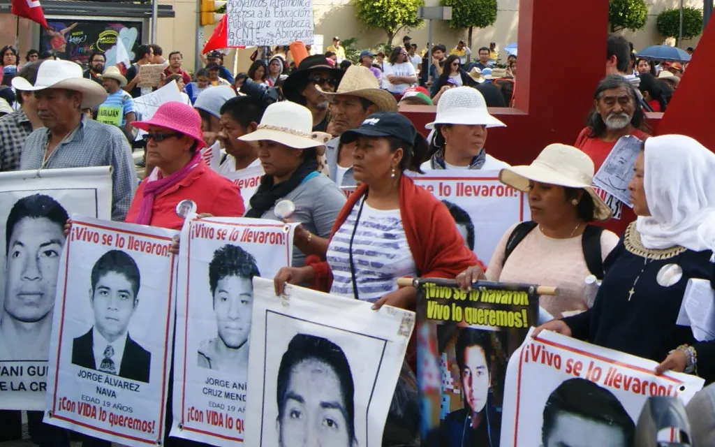 Marcha exigiendo justicia para los 43 desaparecidos de Ayotzinapa en 2015.?w=200&h=150