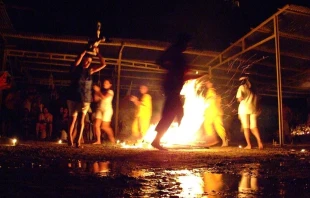 Baile ritual en la montaña de Sorte. Crédito: Alicolmenares, vía Wikimedia Commons (CC BY-SA 4.0)