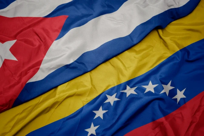 Banderas de Cuba y de Venezuela.