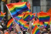 Ayuntamiento colocó de forma ilegal una pancarta con la bandera LGTB en España