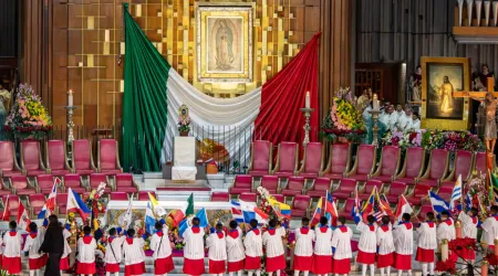 Banderas en la Basílica de Guadalupe