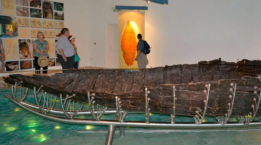 La barca exhibida en el Centro Yigal Allon / Foto: Flickr Larrywkoester (CC BY 2.0)