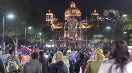 Peregrinos rumbo a la Basílica de Guadalupe