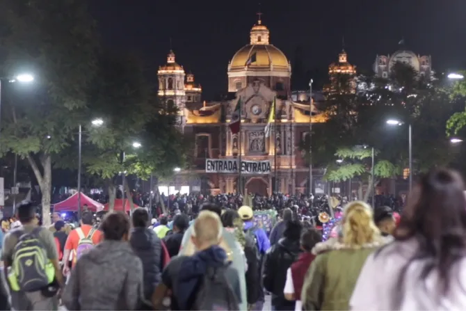 Peregrinos rumbo a la Basílica de Guadalupe
