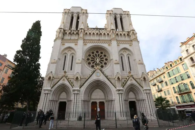La Diócesis de Niza hace frente al terror y mantiene las celebraciones de Todos los Santos