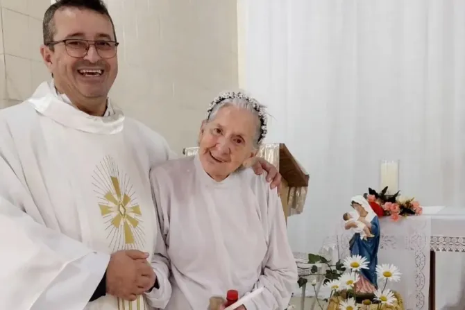 Tânia Mari fue bautizada por el P. Carlos Henrique Machado Fernandes