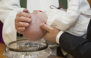 Foto referencial de un Bautismo. Crédito: Pixabay.