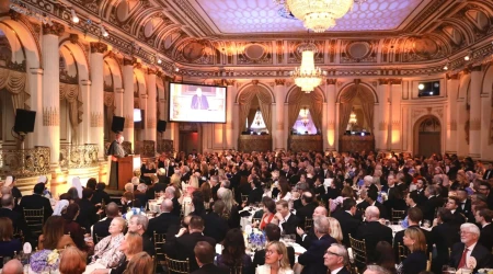 Cardenal Timothy Dolan premiado por Becket