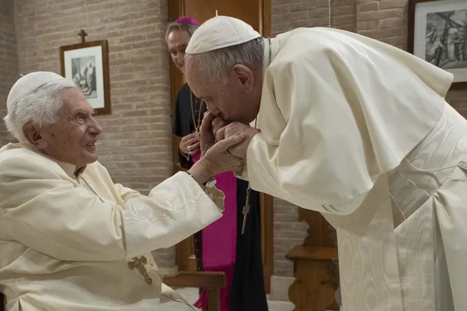 Benedicto XVI y el Papa Francisco