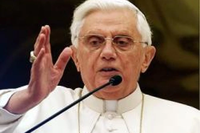 Cristo resucitado es luz en las tinieblas del mundo, dice el Papa