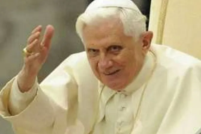 Benedicto XVI pide a contemplativos seguir rezando ante próximo cónclave