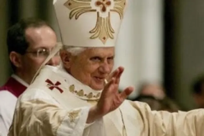 Benedicto XVI felicita a Italia por pase a la final de Eurocopa 2012
