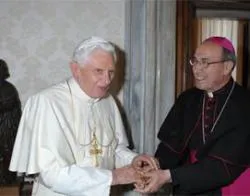 Benedicto XVI / Arzobispo Velasio de Paolis, nombrado Delegado Pontificio para los Legionarios de Cristo (foto: L'Osservatore Romano)