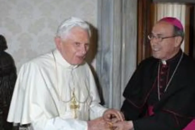 Benedicto XVI nombra a Mons. De Paolis como Delegado Pontificio para Legionarios de Cristo