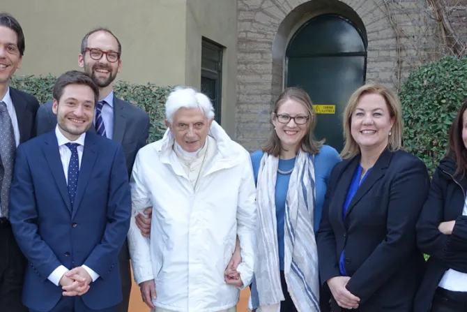 Hoy visitamos a Benedicto XVI, ¡una gran bendición para EWTN y el Grupo ACI!