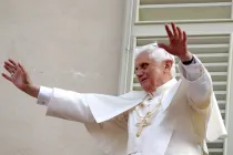 La cruz pectoral del Papa Benedicto XVI. Fotografía del 21 de abril de 2007.