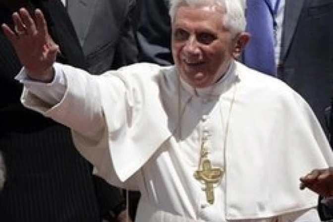 Jóvenes están llamados a descubrir belleza del amor de Dios, dice el Papa Benedicto