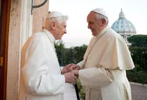 Benedicto XVI y Papa Francisco (Foto: ANSA)
