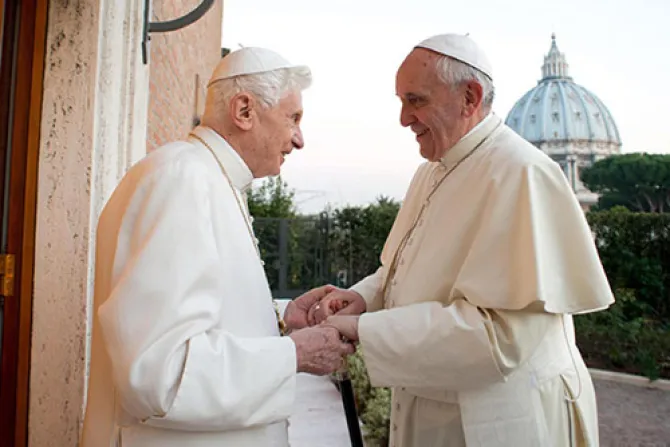 [VIDEO] Papa Francisco visita a Benedicto XVI por Navidad