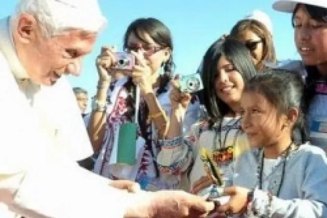 Benedicto XVI a los niños: Si dejamos que el amor de Cristo cambie nuestro corazón podremos cambiar el mundo