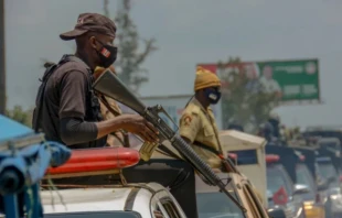 Agentes de seguridad nigerianos durante una operación militar previa a las elecciones a gobernador en Benin City, Edo, Nigeria, el 17 de septiembre de 2020. Crédito: Oluwafemi Dawodu/Shutterstock