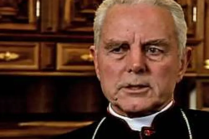 Obispo expulsado por lefebvristas pide renuncia de superior general Fellay