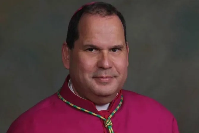 Atacan a obispo de origen hispano mientras celebraba Misa en Estados Unidos