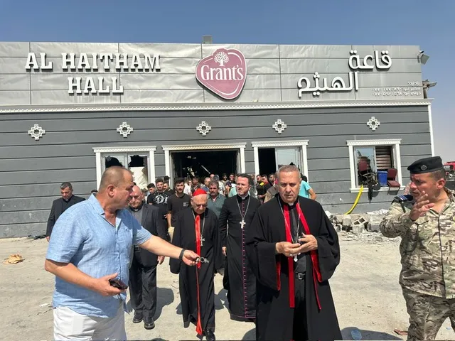 El Patriarca de Bagdad de los Caldeos, Cardenal Louis Raphael Sako, visita el lugar de la tragedia en Qaraqosh, el 27 de septiembre de 2023.?w=200&h=150