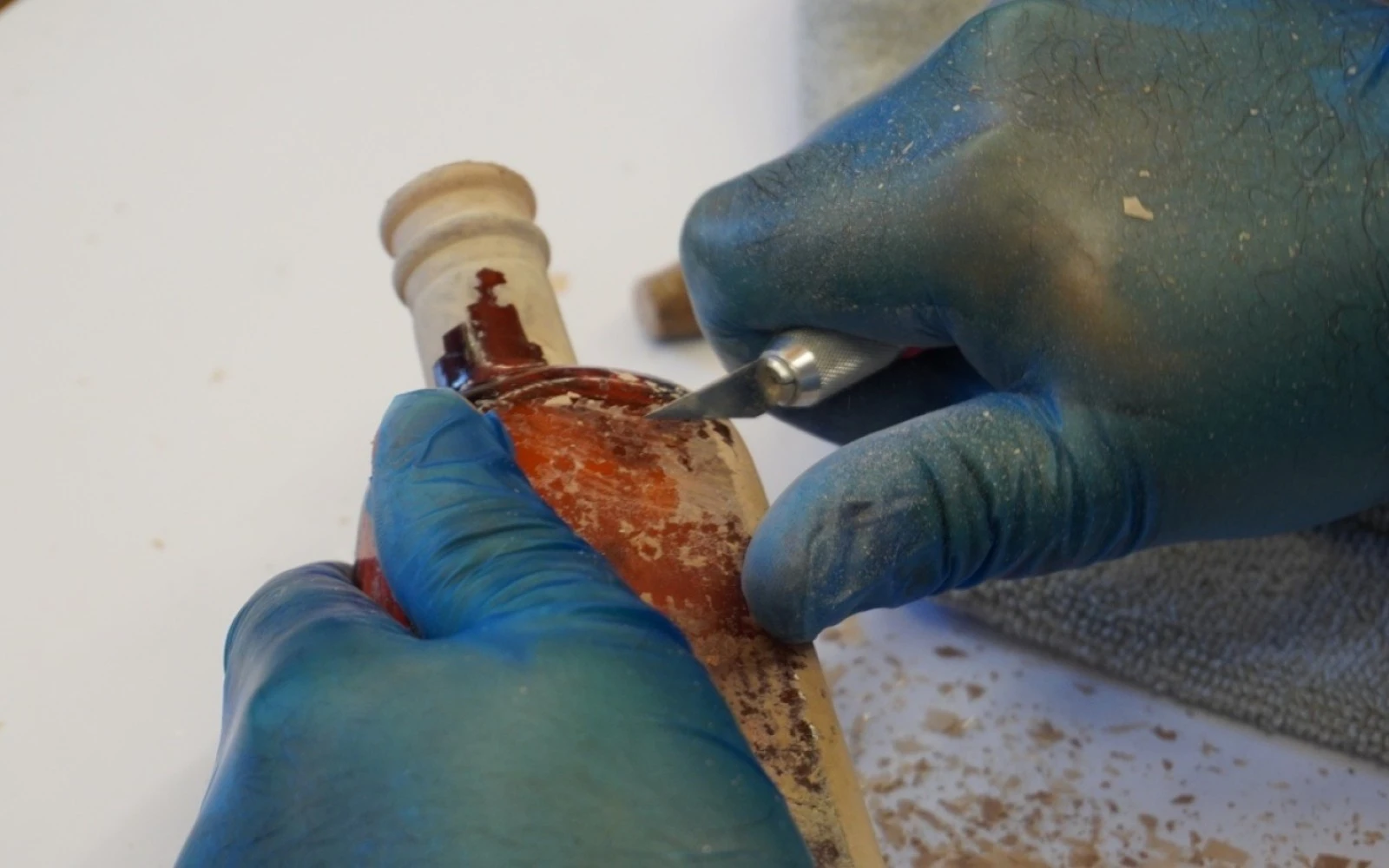 La botella con el documento sobre un sacerdote asesinado en 1936 en España fue procesada por un arqueólogo.?w=200&h=150